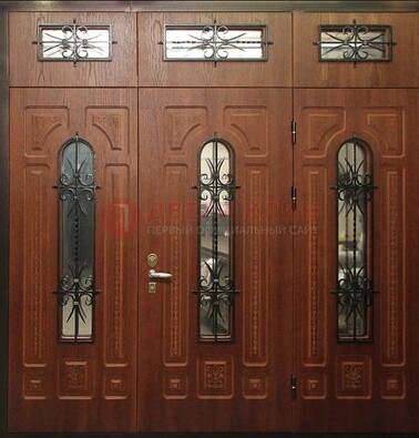 Парадная дверь с металлическими вставками и ковкой ДПР-72 в дом в Лыткарино