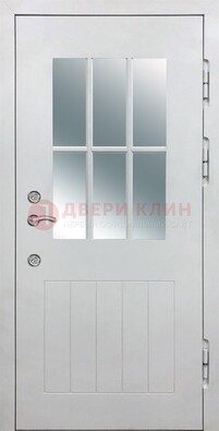 Белая уличная дверь со стеклом ДС-30 в Лыткарино