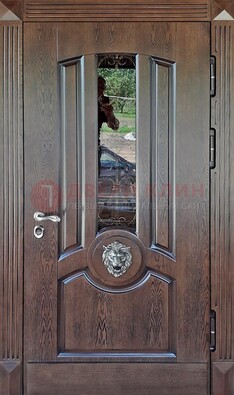Коричневая уличная дверь со стеклом и ковкой ДСК-107 в Лыткарино