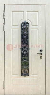 Светлая стальная дверь со стеклом и ковкой ДСК-118 в Лыткарино