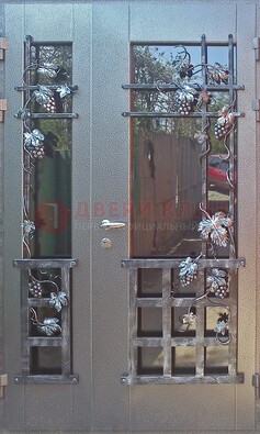 Распашная уличная дверь Порошок со стеклом и ковкой ДСК-221 в Лыткарино