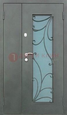 Двухстворчатая железная дверь со стеклом и ковкой ДСК-40 в Лыткарино