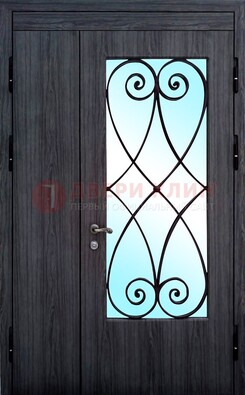 Стальная дверь со стеклом и ковкой ДСК-69 в деревянный дом в Лыткарино