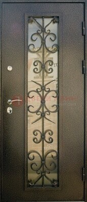 Входная дверь Дверь со стеклом и ковкой черного цвета ДСК-76 для веранды в Лыткарино