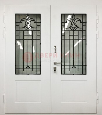 Белая двухстворчатая уличная дверь Винорит со стеклом ДСТ-4 в Лыткарино