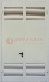 Белая металлическая техническая дверь с вентиляционной решеткой ДТ-6 в Лыткарино